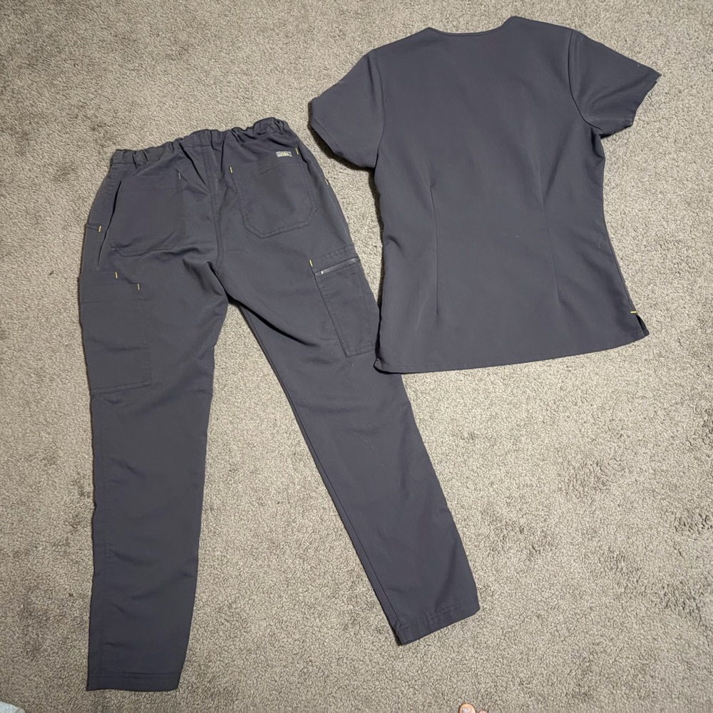 Vintage Figs Charcoal Scrub set xs but fits like xxs - Picture 7 of 7